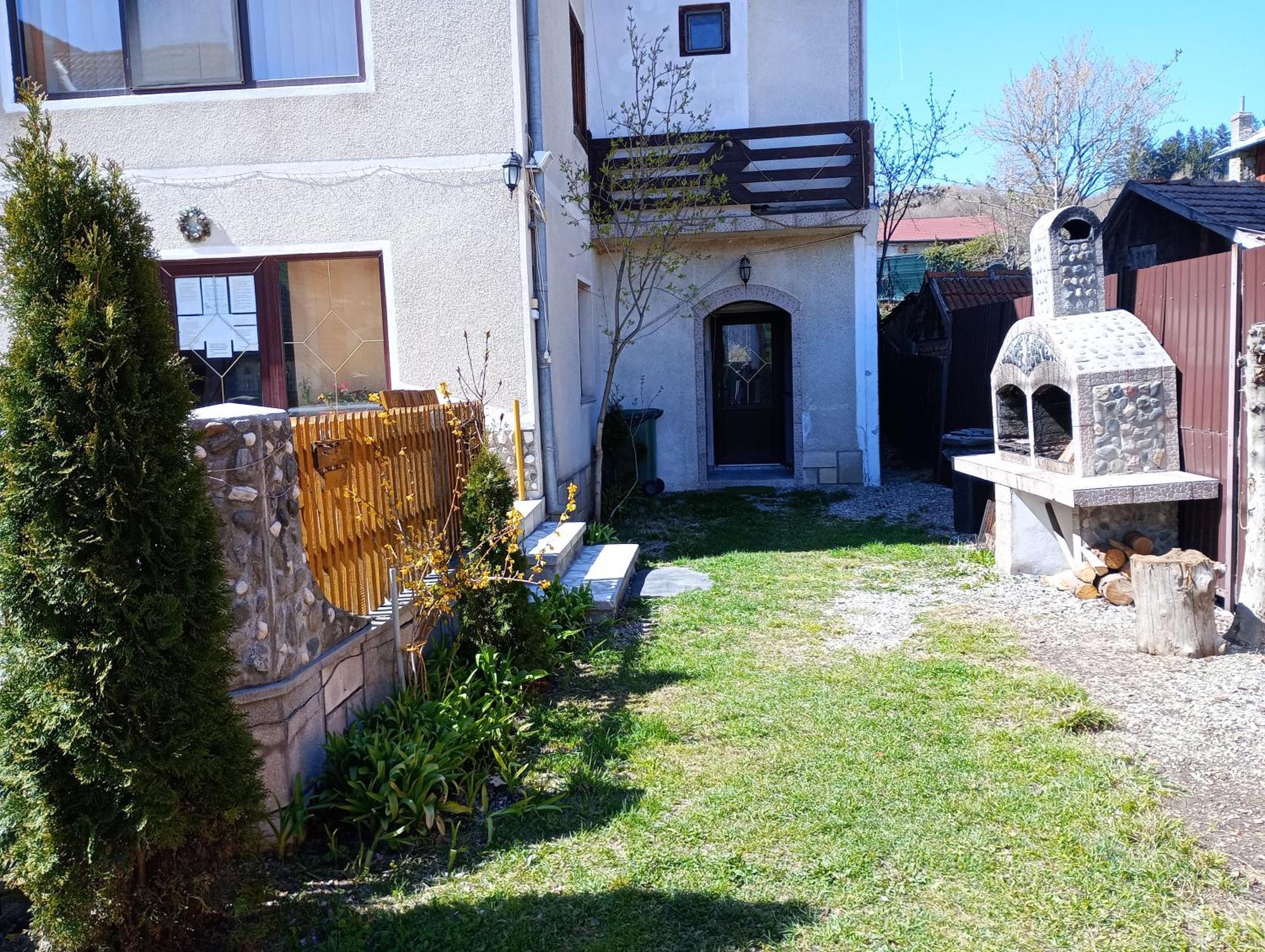 Pensiunea Irina 1 Si 2 Zarnesti Exterior photo